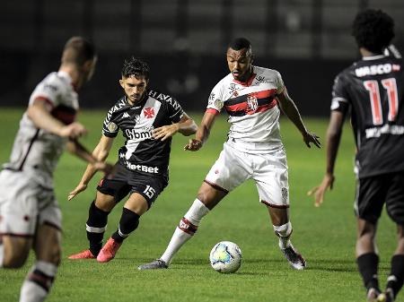 Ex-Vasco, Kayzer brilha e dá vitória ao Atlético-GO em São Januário -  10/09/2020 - UOL Esporte