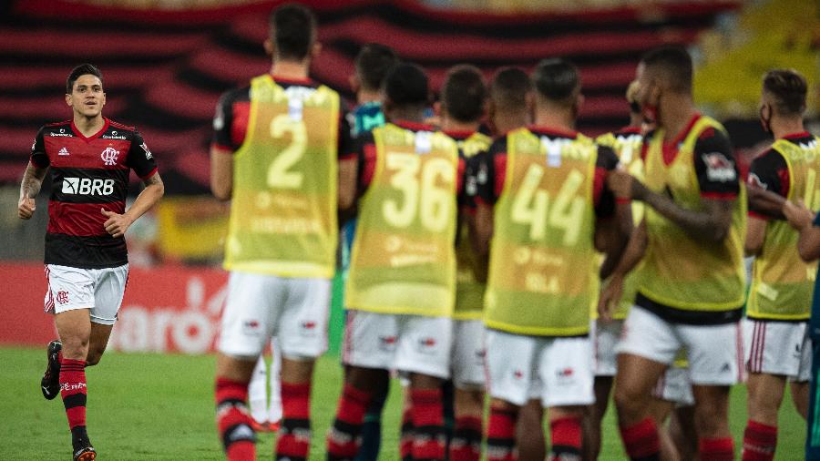 Pedro comemora gol pelo Flamengo contra Athletico-PR: time rubro-negro está nas quartas - Jorge Rodrigues/AGIF