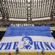 Bandeira de Diego Maradona no Estádio San Paolo, casa do Napoli - MARIO LAPORTA / AFP