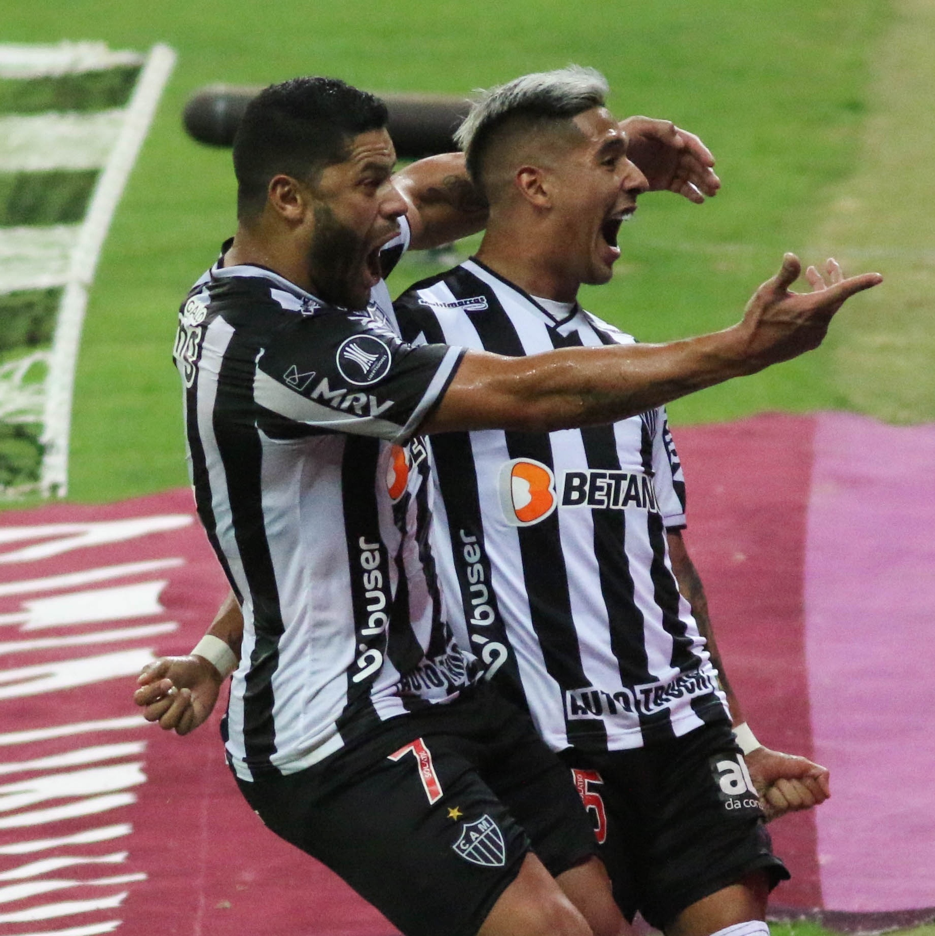 Atlético-MG leva susto, empata com Libertad e avança na Libertadores