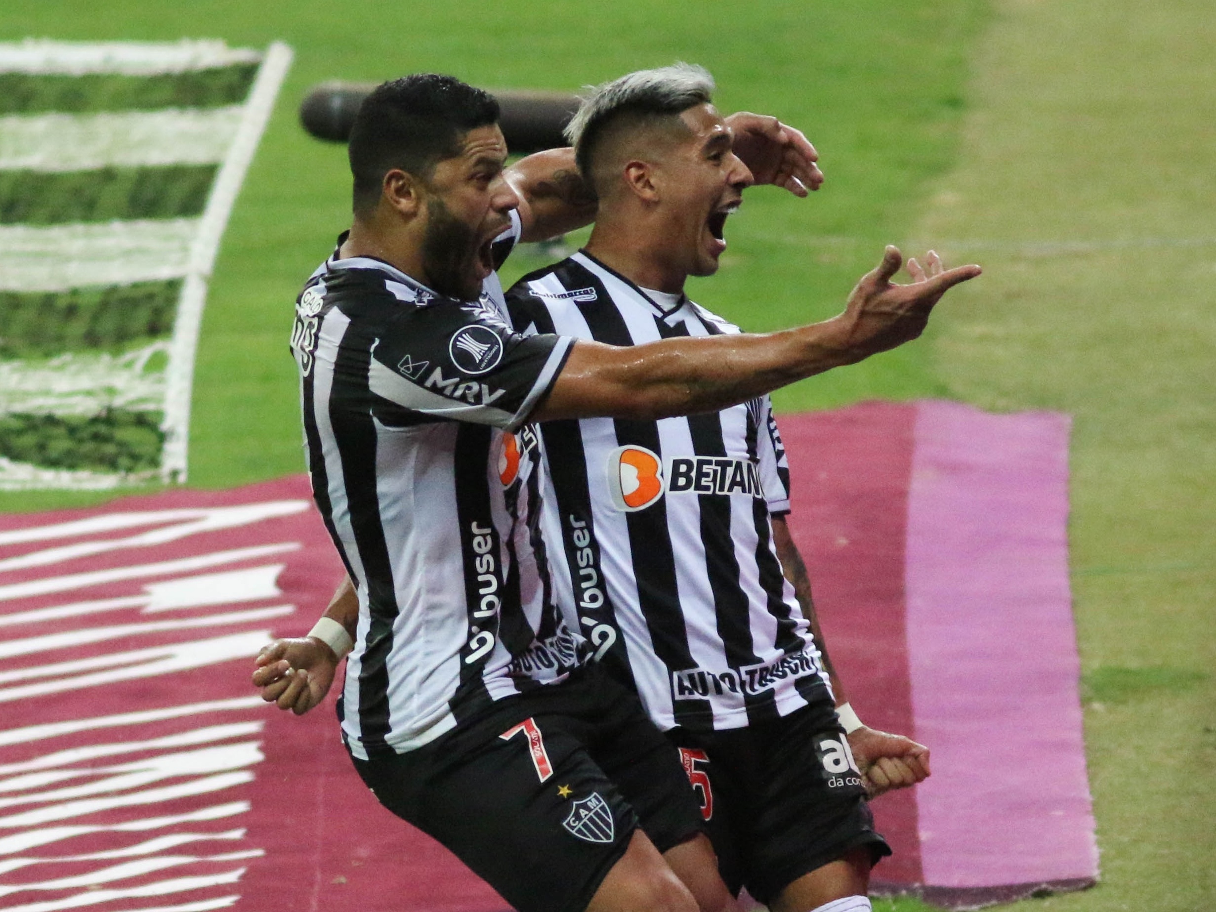 Nos pênaltis, Atlético supera Boca Juniors e avança para as quartas de  final da Libertadores