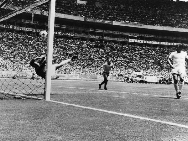 Contra o Fluminense, Pelé marcou a obra-prima que deu origem a expressão  gol de placa