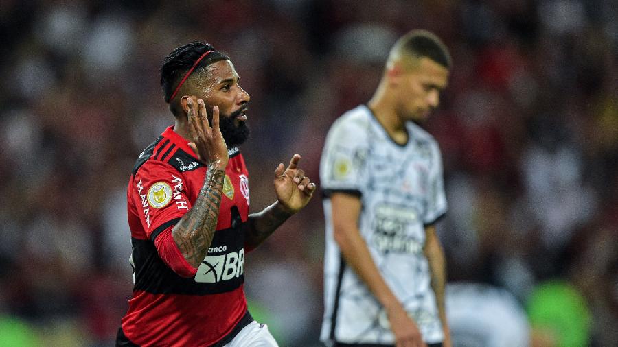 Rodinei comemora assistência em jogo do Flamengo diante do Corinthians - Thiago Ribeiro/AGIF