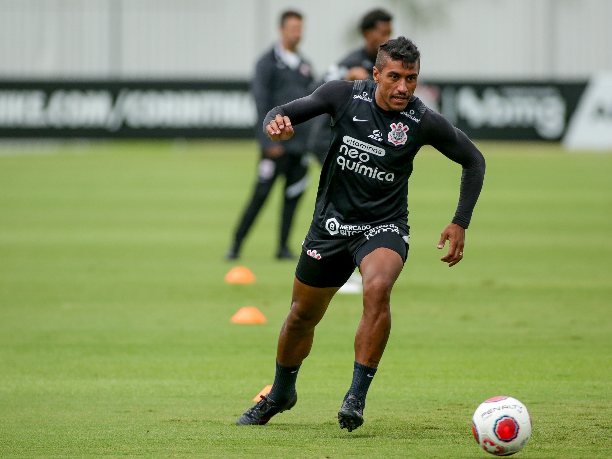 Paulinho brilha e se isola na artilharia do Corinthians em 2022