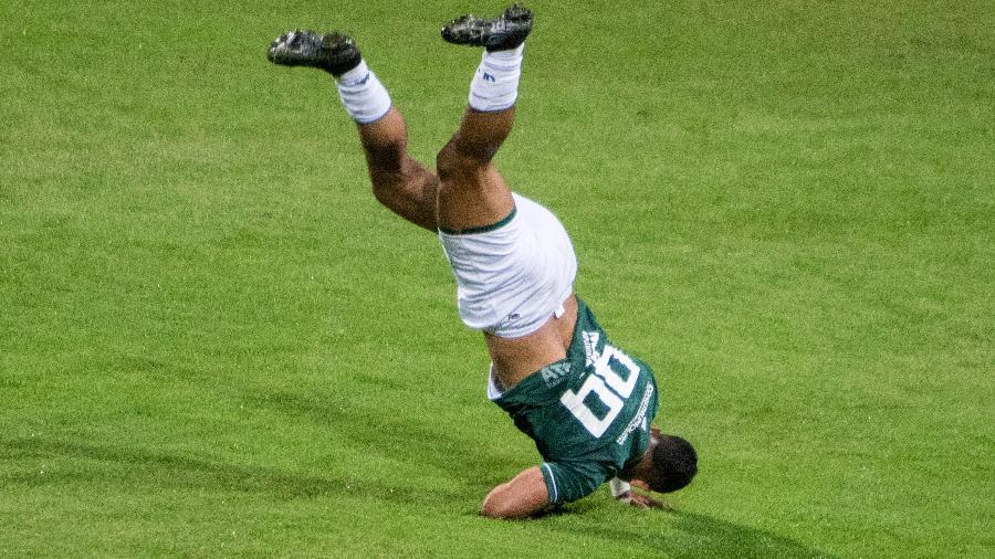 Lucão do Break comemora seus gols fazendo passos de dança - Robson Mafra/AGIF