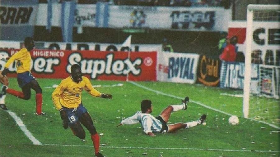 Freddy Rincón deixa a Argentina no chão pelas Eliminatórias em 1993 - Reprodução web