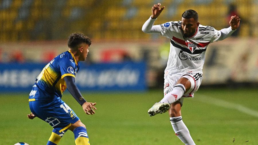 Reinaldo, do São Paulo, em partida contra o Everton-CHI, pela Sul-Americana - MARTIN BERNETTI / AFP