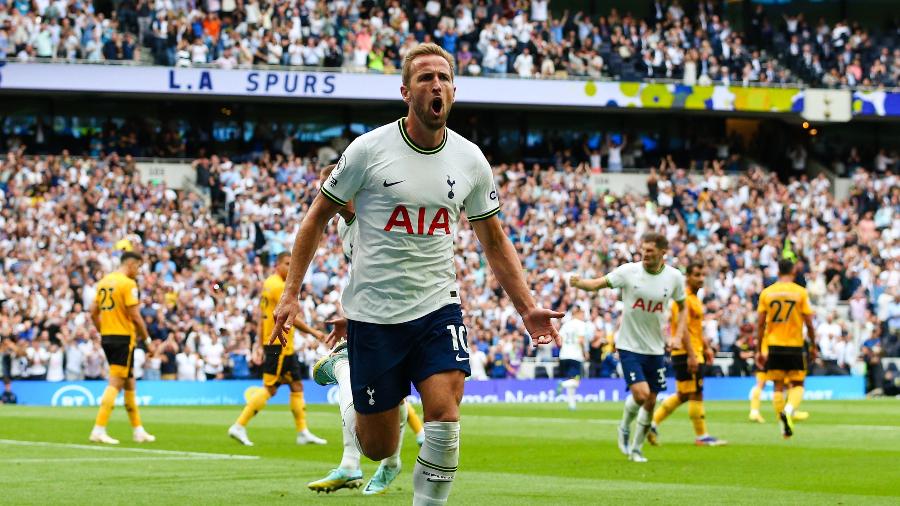 Harry Kane comemora gol do Tottenham contra o Wolverhampton; atacante quebra recorde na liga - Craig Mercer/MB Media/Getty Images