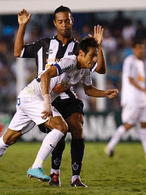 Há 12 anos atrás, Neymar e Ronaldinho se enfrentavam pelo