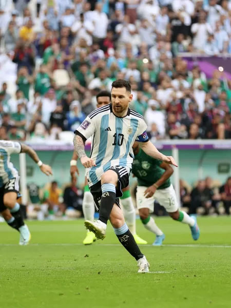 Messi bate primeiro pênalti da Argentina e brasileiros dizem que Neymar  deveria ter feito o mesmo no jogo do Brasil