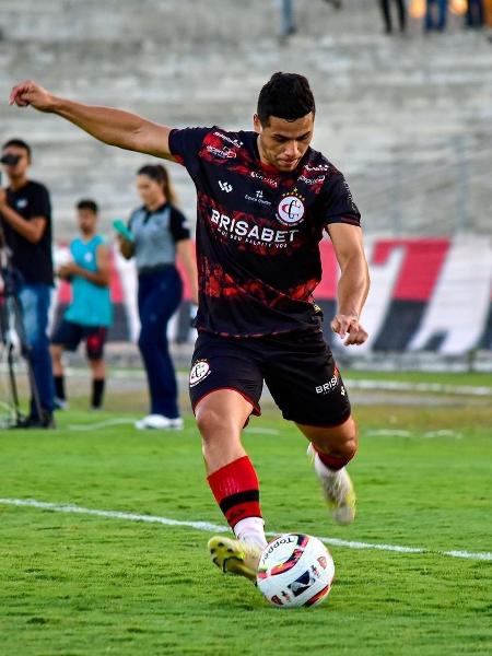 Bruno Collaço em ação pelo Campinense, que enfrenta o Grêmio pela Copa do Brasil - Reprodução/Instagram