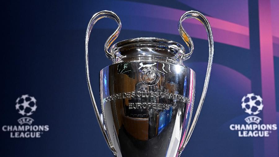 A Orelhuda, o troféu da Champions League - FABRICE COFFRINI/AFP