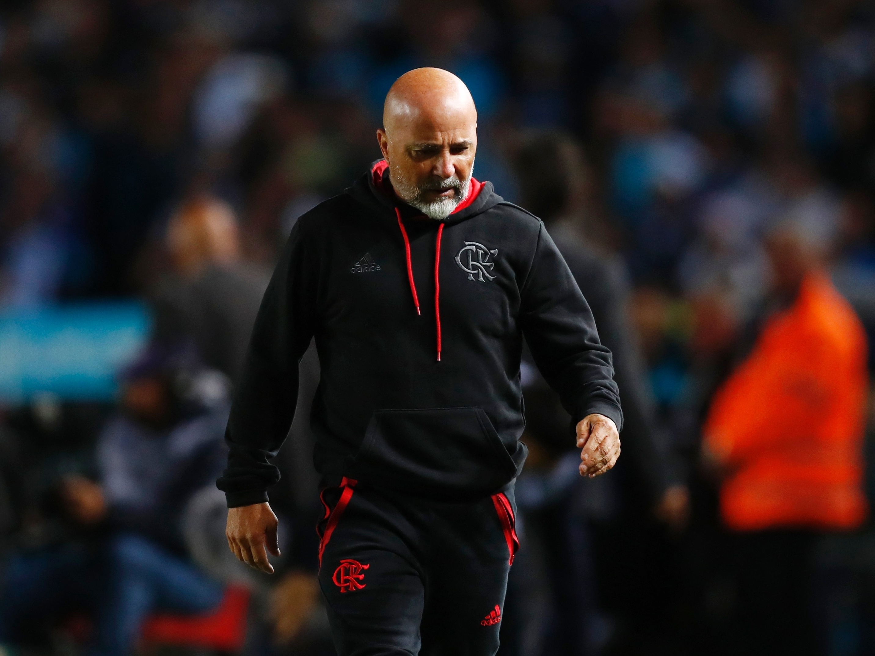 Jorge Sampaoli volta à Argentina com frieza e insultos