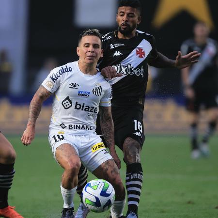 Soteldo em ação durante Santos x Vasco, duelo do Campeonato Brasileiro