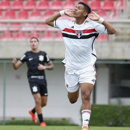 Ryan Francisco, do São Paulo, comemora gol sobre o Corinthians no sub-17