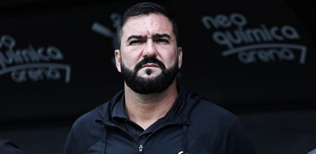 FIM DA LINHA! Após sofrer goleada, Corinthians demite ídolo treinador da equipe sub-20