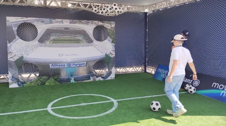 Ação em um stand da Fórmula E envolveu futebol no Sambódromo do Anhembi