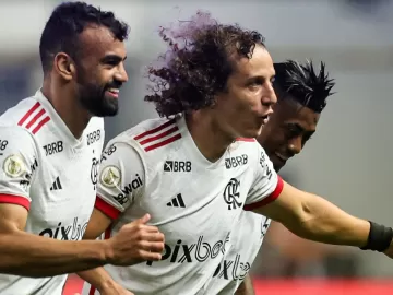 David Luiz decide, Flamengo vence Cruzeiro e se mantém no G4 antes da final