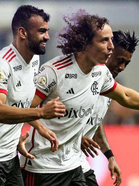 David Luiz comemora gol em Cruzeiro x Flamengo, duelo do Campeonato Brasileiro