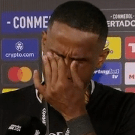 Junior Santos chora de emoção após vitória do Botafogo sobre o Atlético-MG, na final da Libertadores - Reprodução/ESPN