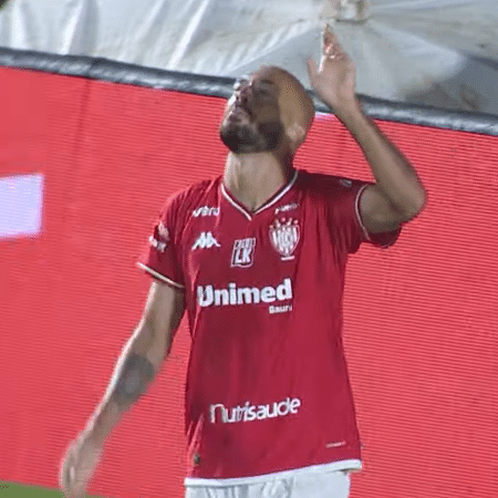 Carlão comemora gol do Noroeste sobre o Palmeiras em jogo do Paulistão Carlão comemora gol do Noroeste sobre o Palmeiras em jogo do Paulistão