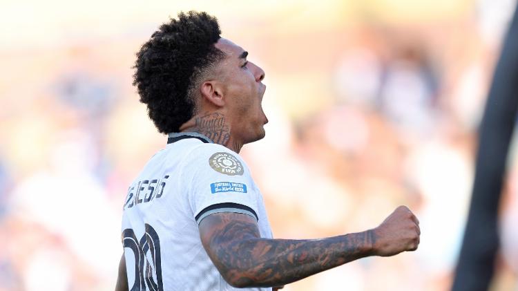 Igor Jesus balançou as redes após lindo passe de Savarino ainda do campo de defesa