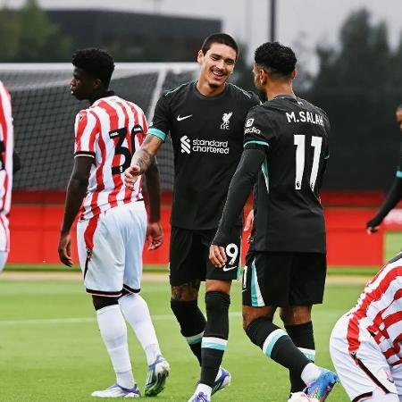 Darwin Nuñez comemora com Salah em pré-temporada do Liverpool Darwin Nuñez comemora com Salah em pré-temporada do Liverpool