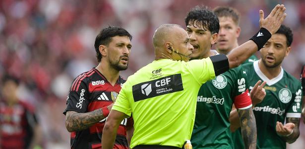 Arbitragem foi decisiva em Flamengo x Palmeiras? Colunistas divergem