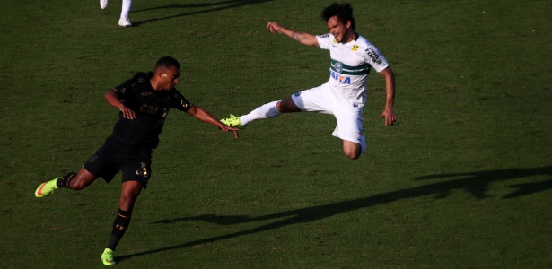 Figueirense empata em 0 a 0 com o Coritiba pelo Brasileirão - CHARLES GUERRA/Agência RBS/ESTADÃO CONTEÚDO