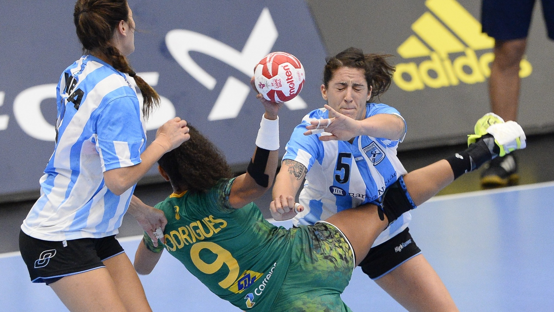 Brasileira Alexandra é eleita a melhor jogadora de handebol do mundo em  2012 - ESPN