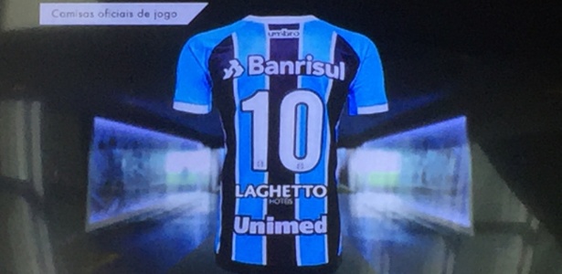 Camisa do Grêmio estampada com marca do novo patrocinador  - Jeremias Wernek/UOL