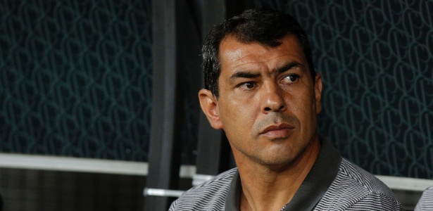 Técnico do Corinthians reclamou de não ter sido cumprimentado pelo colega tricolor - Daniel Vorley/AGIF