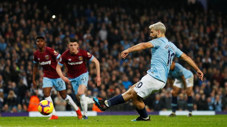 De pênalti, Agüero faz 1 a 0 para o Manchester City diante do West Ham - Jason Cairnduff/Reuters - Jason Cairnduff/Reuters
