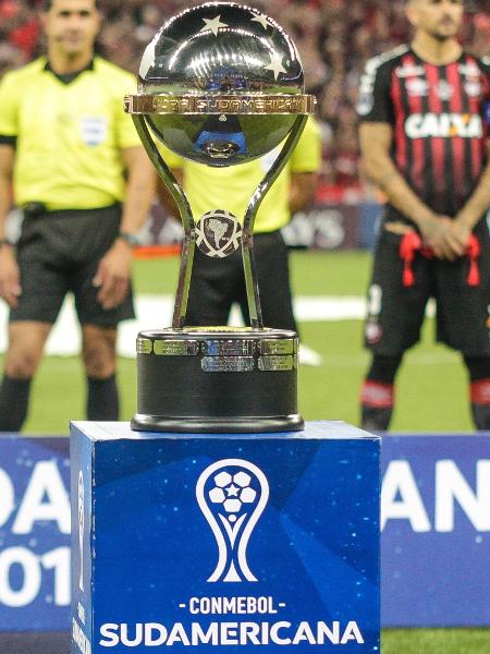 Taça da Copa Sul-Americana - Gabriel Machado/AGIF