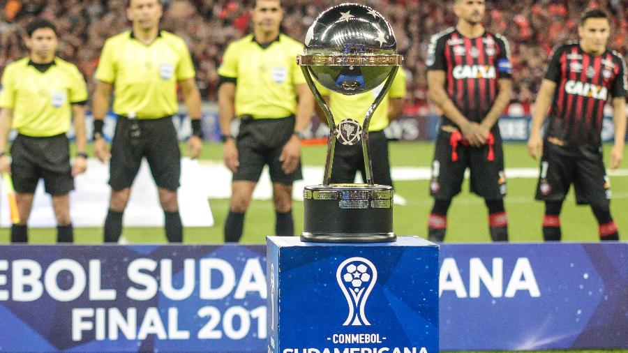 Taça da Copa Sul-Americana - Gabriel Machado/AGIF