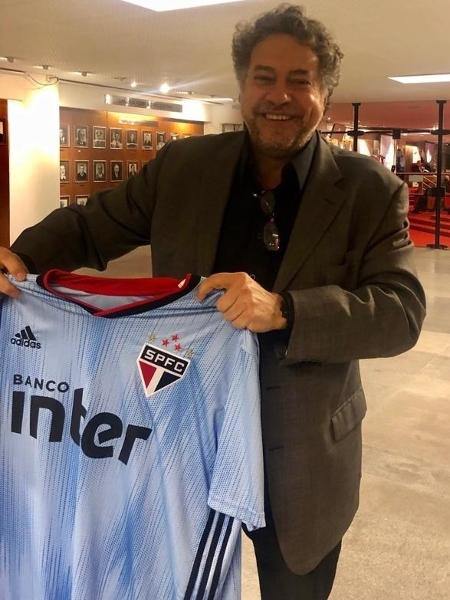Conselheiro Julio Casares postou foto da nova camisa após reunião do Conselho do São Paulo - Reprodução/Twitter