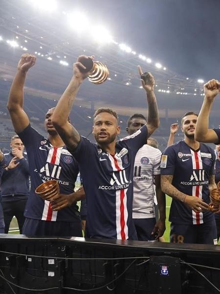 O PSG, de Neymar, ganhou o Campeonato Francês, a Copa da França e a Copa da Liga Francesa  - Reprodução/Twitter PSG 