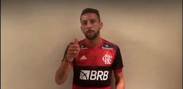Flamengo fecha com Mauricio Isla, jogador inicia exames médicos e agiliza  voo para o Brasil, Flamengo