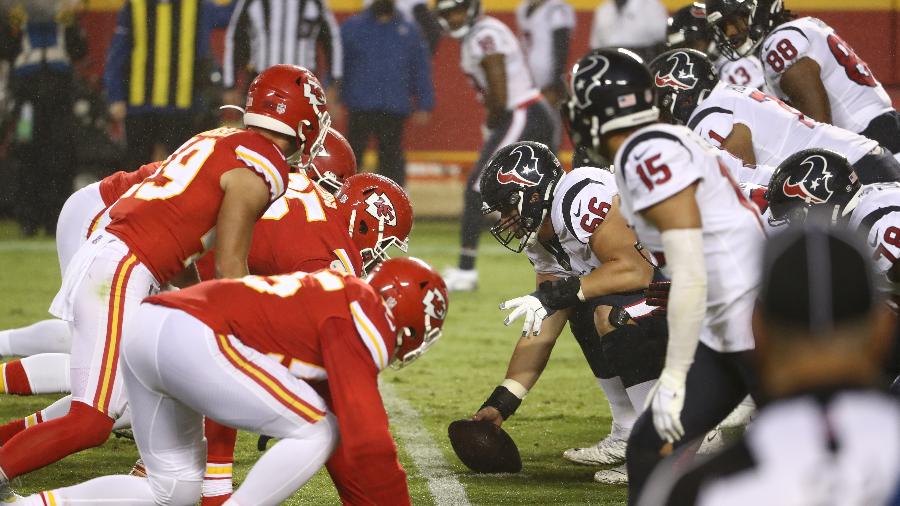 Jogadores de Houston Texans e Kansas City Chiefs na rodada de abertura da temporada da NFL - Jamie Squire/Getty Images