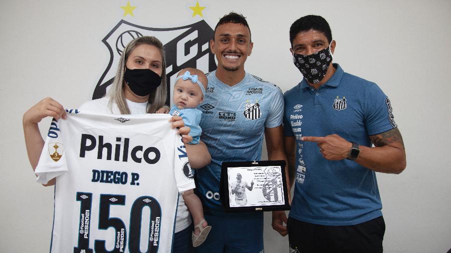 Pituca recebe homenagem pelos 150 jogos no Santos - Divulgação 