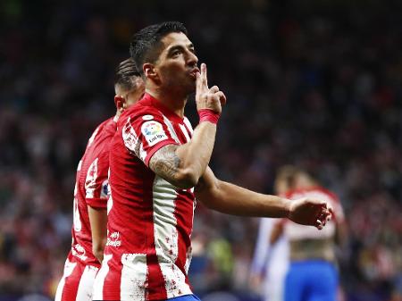 Campeão espanhol, Suárez confirma permanência do Atlético de
