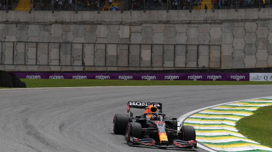 Max Verstappen em ação durante o Grande Prêmio do Brasil de Fórmula 1 - AFP