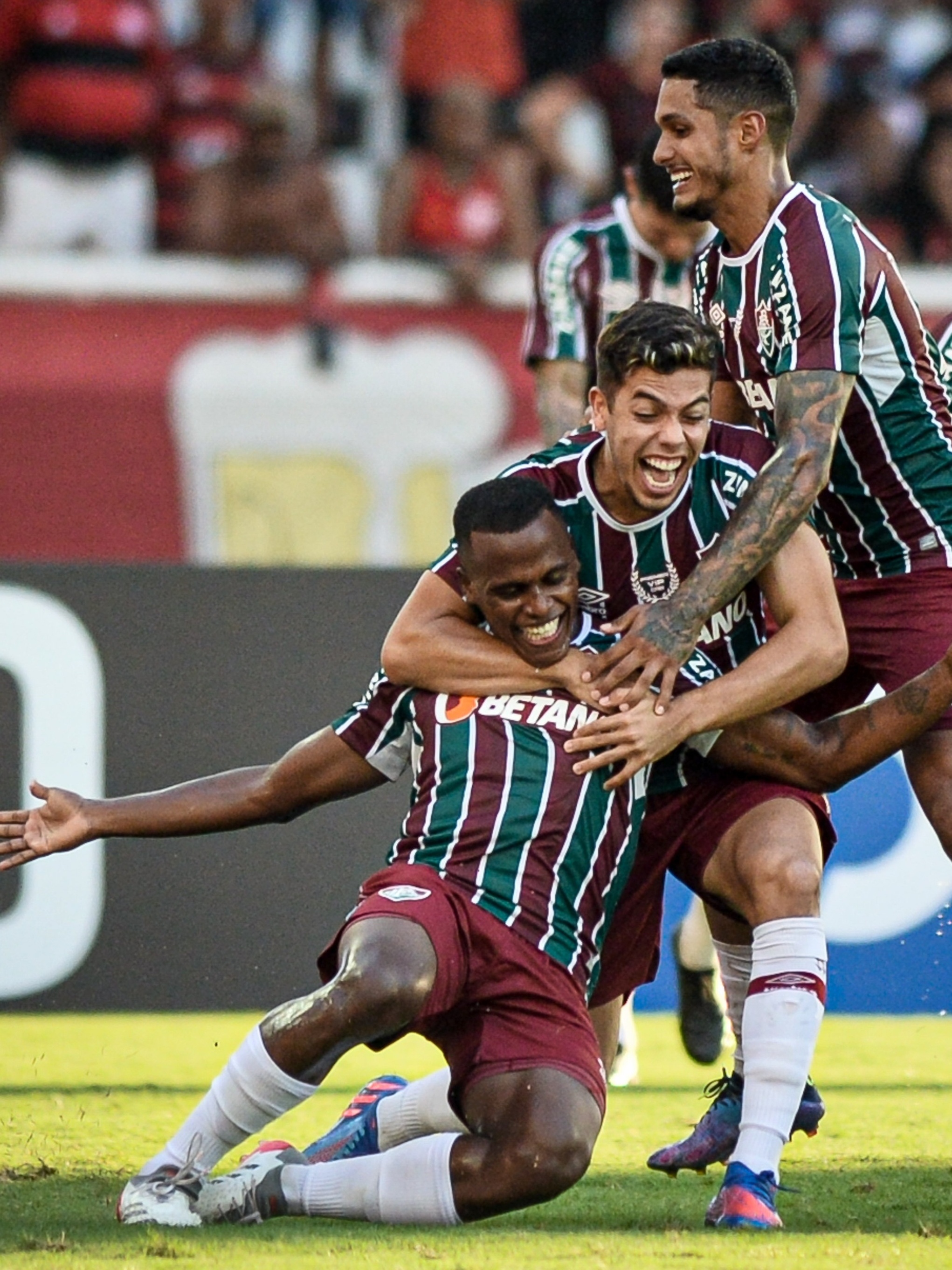 Flamengo on X: É domingo, Nação! O MENGÃO enfrenta o Fluminense, às 16h,  no Nilton Santos, pelo Carioca! Acompanhe ao vivo e com imagens na FlaTV+!   / X