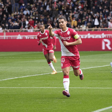 Ben Yedder comemora gol do Monaco contra o PSG em partida do Campeonato Francês 2021-22