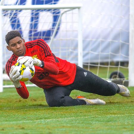 Após negociações frustradas, Hugo Souza pode surgir em lista do Flamengo para o Mundial de Clubes - Marcelo Cortes/Flamengo