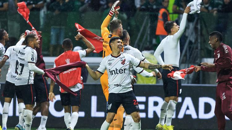 Les joueurs d'Athletico-PR célèbrent leur qualification face à Palmeiras pour la Copa Libertadores.  - Marcello Zambrana/AGIF - Marcello Zambrana/AGIF