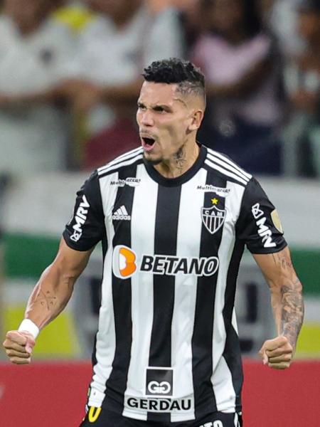 Paulinho pode completar 50 jogos pelo Galo