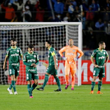 Jogadores do Palmeiras se lamentam após gol do Bolívar em La Paz - MANUEL CLAURE/REUTERS