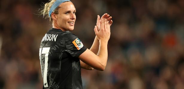 Hannah Wilkinson, da Nova Zelândia, marcou o gol inaugural da Copa. No Brasil, a comemoração azedou