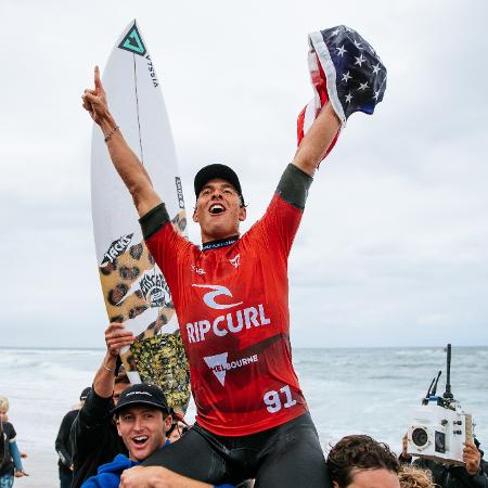 Cole Houshmand comemora vitória na etapa de Bells Beach do Circuito Mundial de Surfe